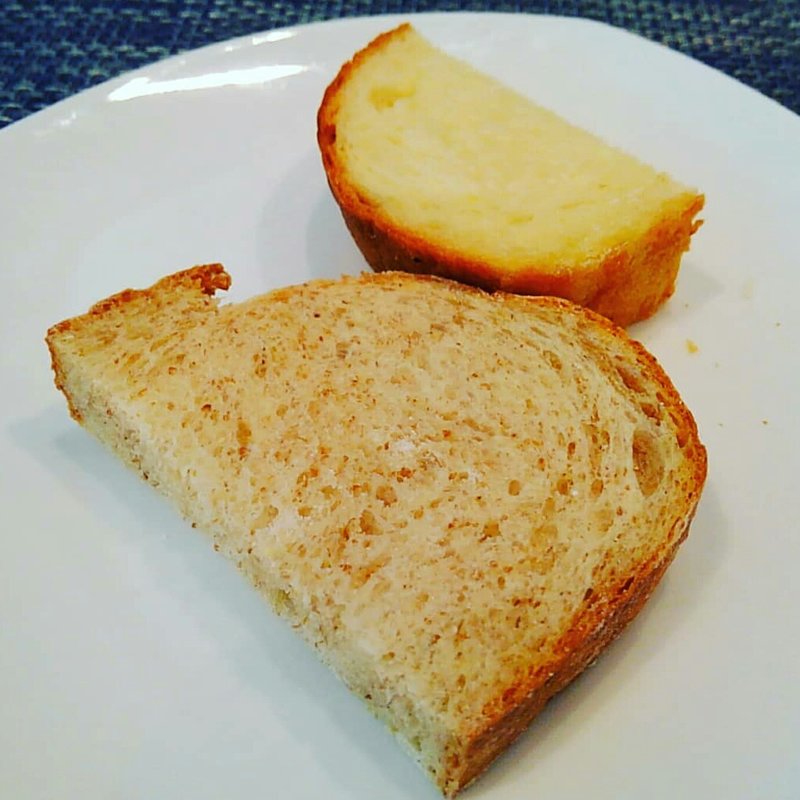 ランチコースB 自家製フォカッチャとカンパーニュ(A LA CIVETTE)