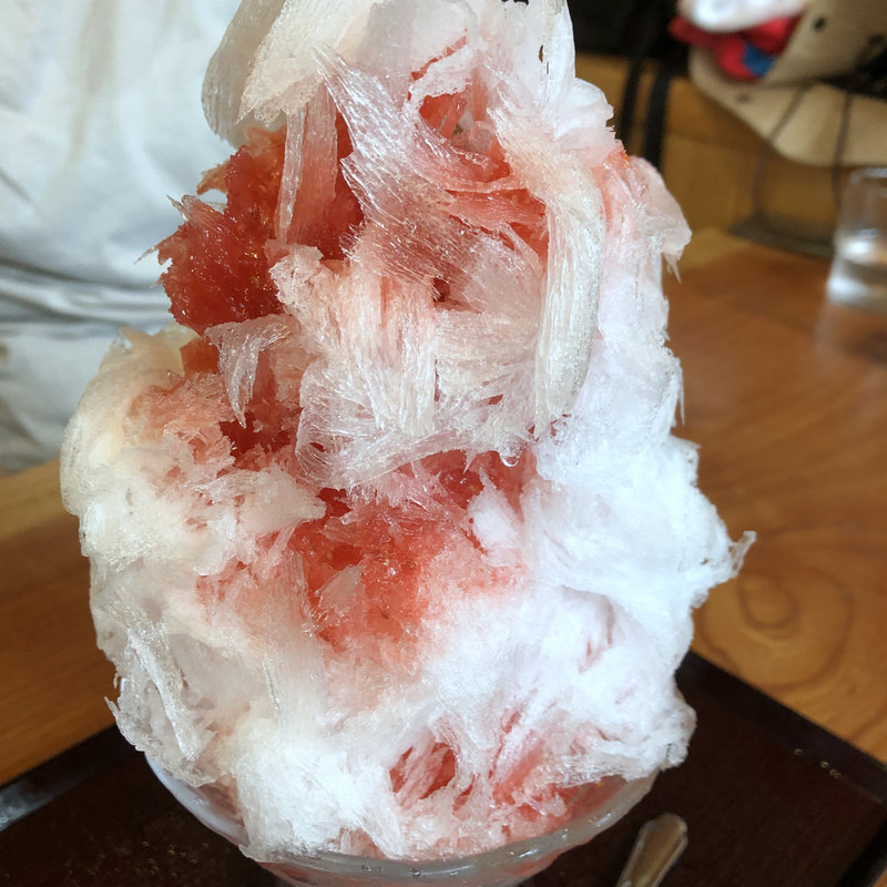 いちごミルク(かき氷)(紅葉屋)