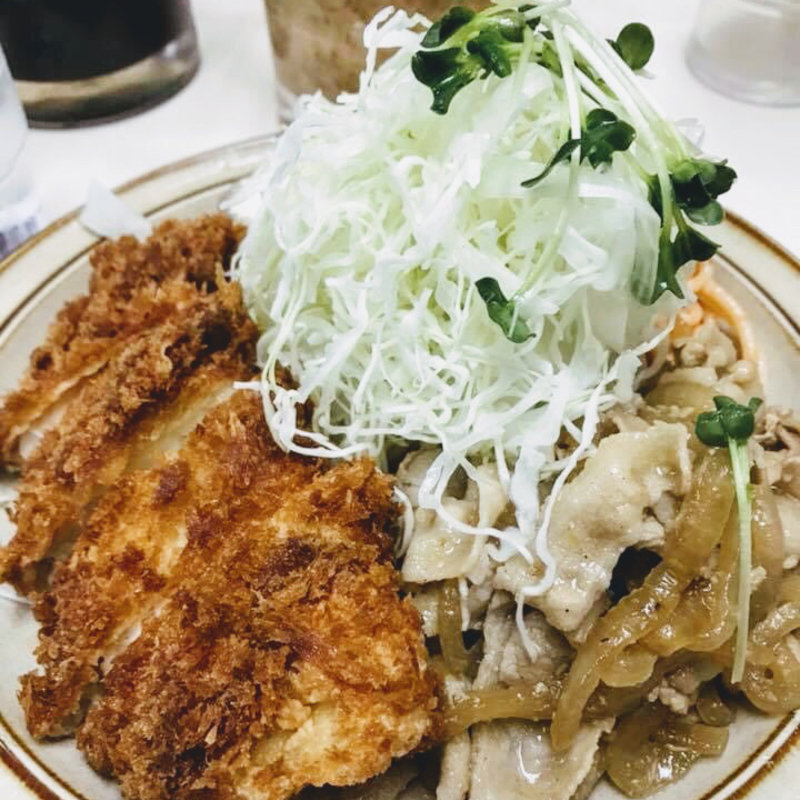 ヒラメフライとしょうが焼き定食(キッチン南海)