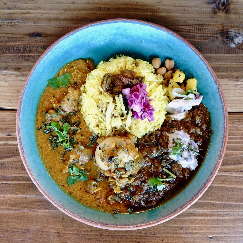 2種あいがけカレー+スパイスタマゴ(SPICE STAND 556)