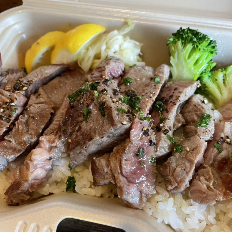 ステーキオーバーライスレギュラー（200g）バター&レモン(グッドバターグッドステーキ西荻窪)