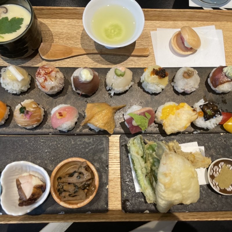 (手毬鮨と日本茶 宗田)