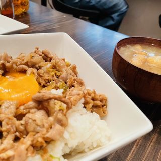 ニンニク丼(SORA食堂)