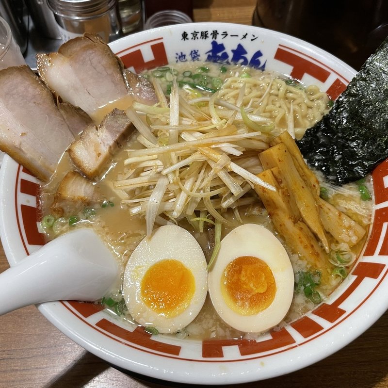 東京とんこつラーメン　特入り(屯ちん 池袋本店)