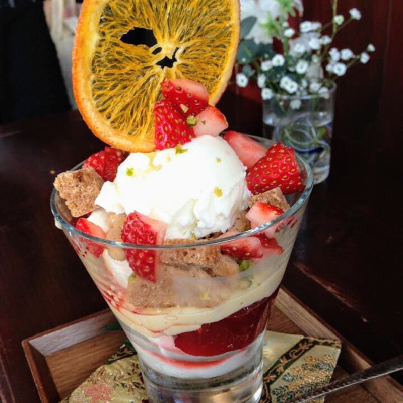 ライチとマンゴーキャトルエピスのパフェ(カフェ中野屋)