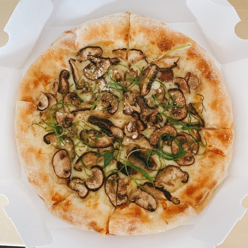 ワイルドマッシュルームピザ(20cm)(カリフォルニア・ピザ・キッチン ラゾーナ川崎店)