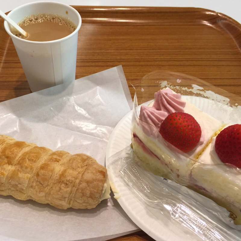 サクサクパイと苺ショート(六花亭　円山店)