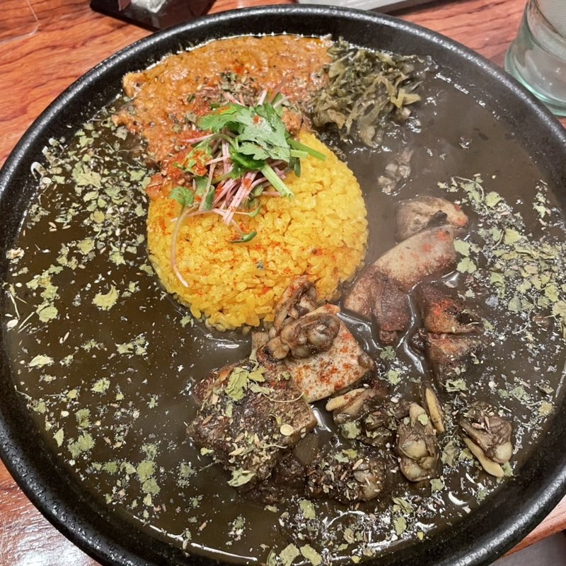 イカ墨とシーフードのカレー(Curry & Cafe WARUNG(ワルン))