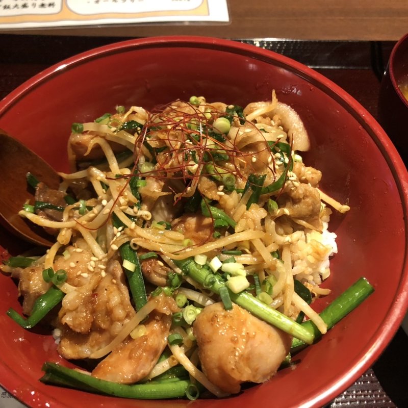 炙りホルモン丼(博多餃子舎鉄なべ 西池袋店)