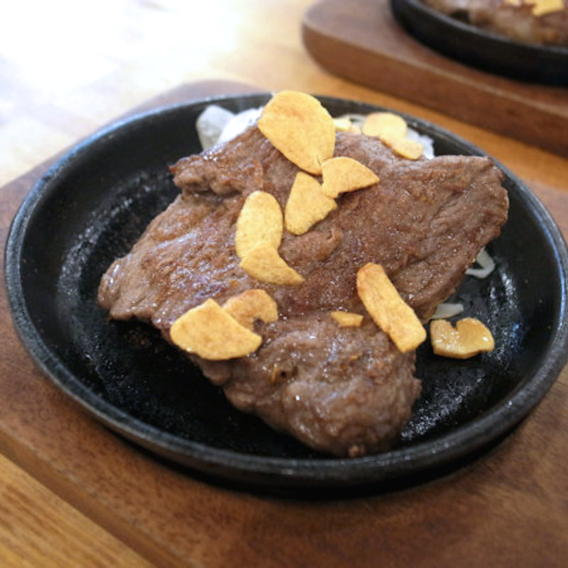 ザブトン（100g）(肉バル BEEF KITCHEN STAND 歌舞伎町店)