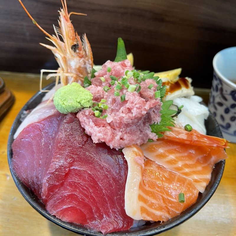 バズーカー丼(海鮮丼まるきた 1号店)