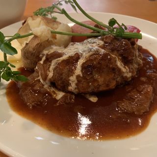 oh、way風牛すじシチューかけハンバーグステーキ(キッチンoh!way)