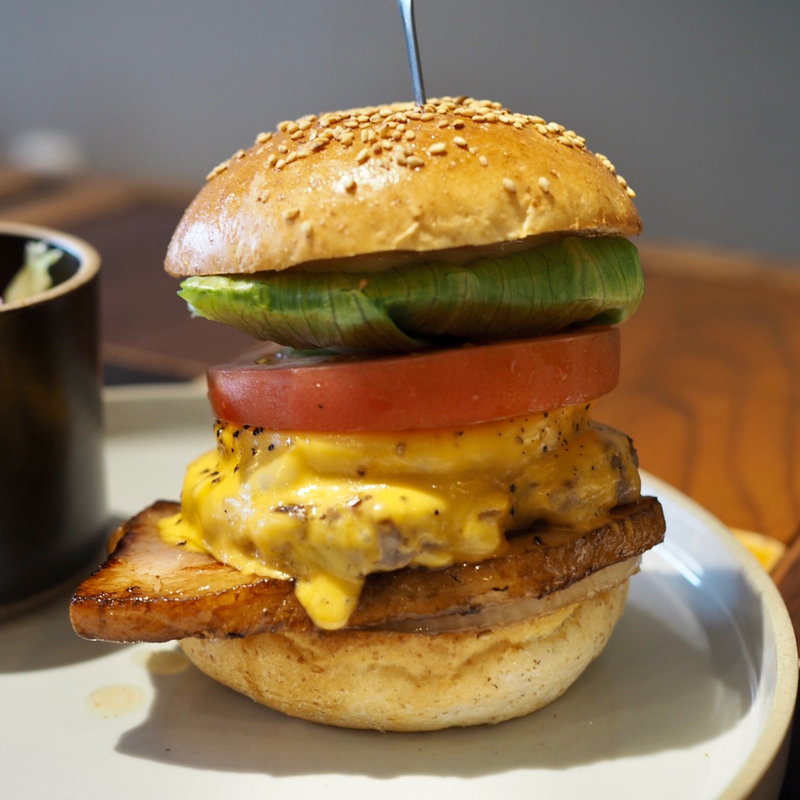 パインベーコンチーズバーガー(マルハチバーガースタンド)