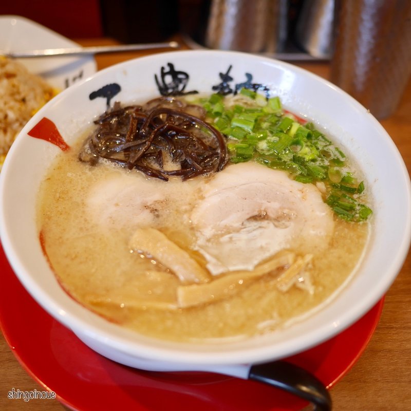 白豚骨らーめん(三豊麺 人形町支店)