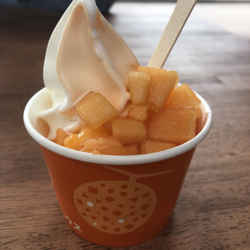 メロン果肉トッピングソフト(とみたメロンハウス )