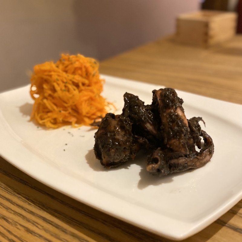 人参のマリネ、イカのスミ煮(アマイカ （HAMAIKA）)