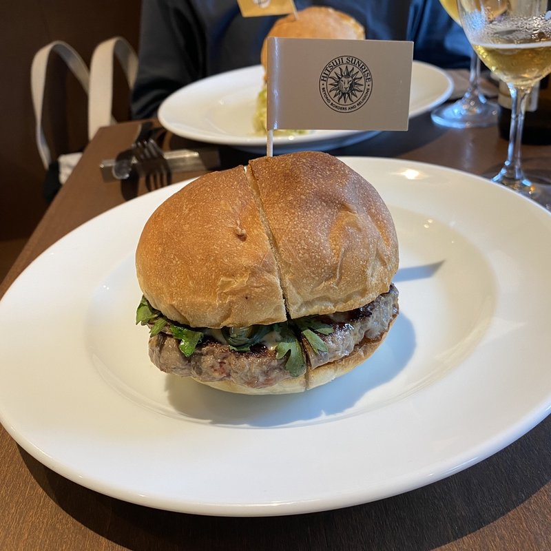 羊SUNRISE バーガー(Burger POLICE)