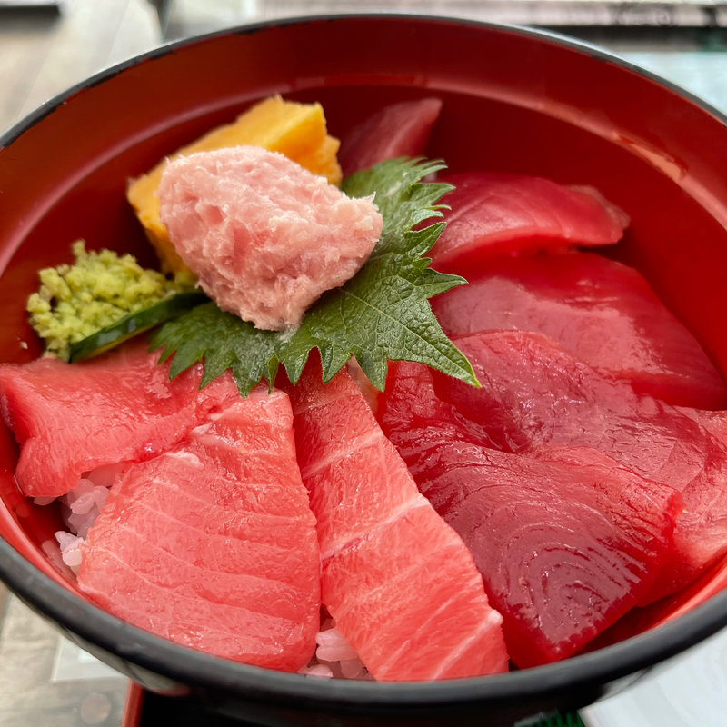 まぐろざんまい丼(マグロ卸のマグロ丼の店 )