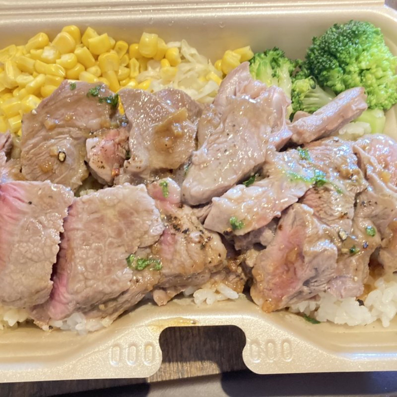 ガーリックバターを添えたステーキバイトのレシピ