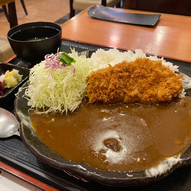 ブラックかつカレー(とんかつ専門店 花むら)
