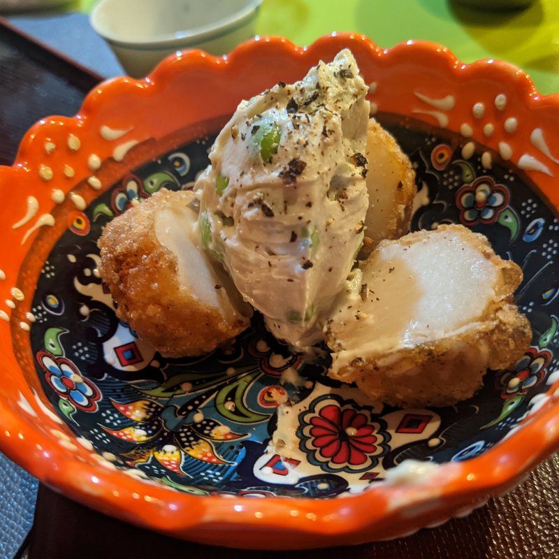 枝豆ブルーチーズ、里芋唐揚げ(立呑み とだか)