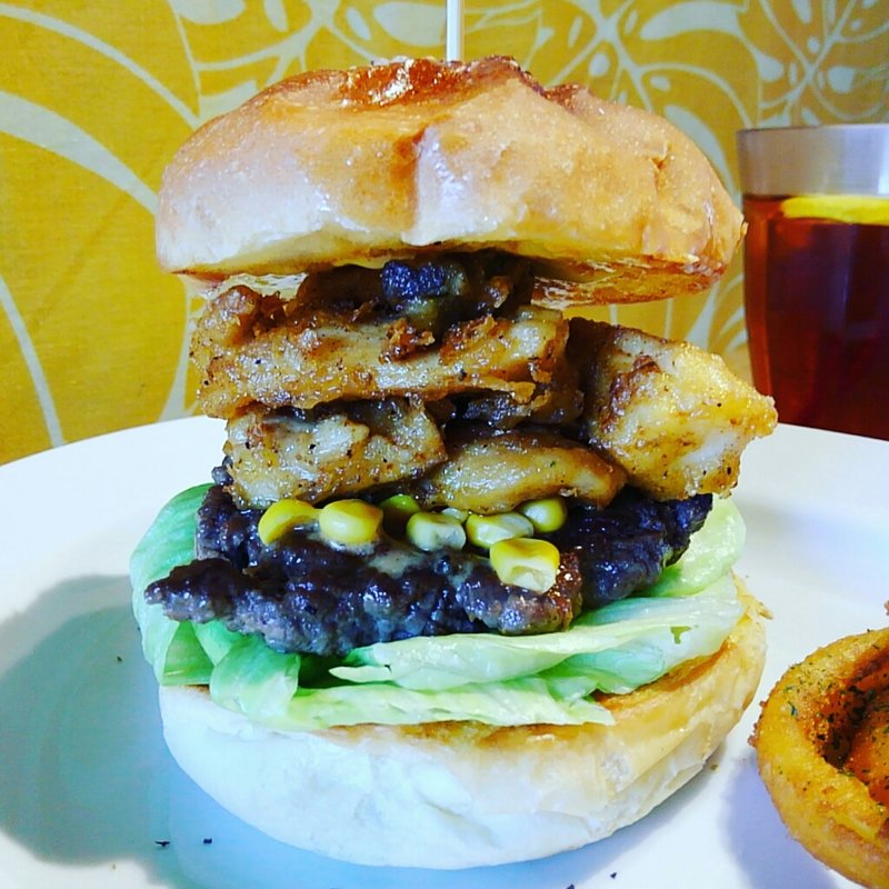 ゴールデンバーガー(アオラニカフェ)