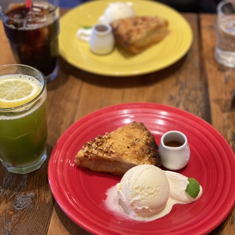 SALTED CARAMEL 『塩キャラメル』アップルパイ(GRANNY SMITH APPLE PIE & COFFEE 西宮店)