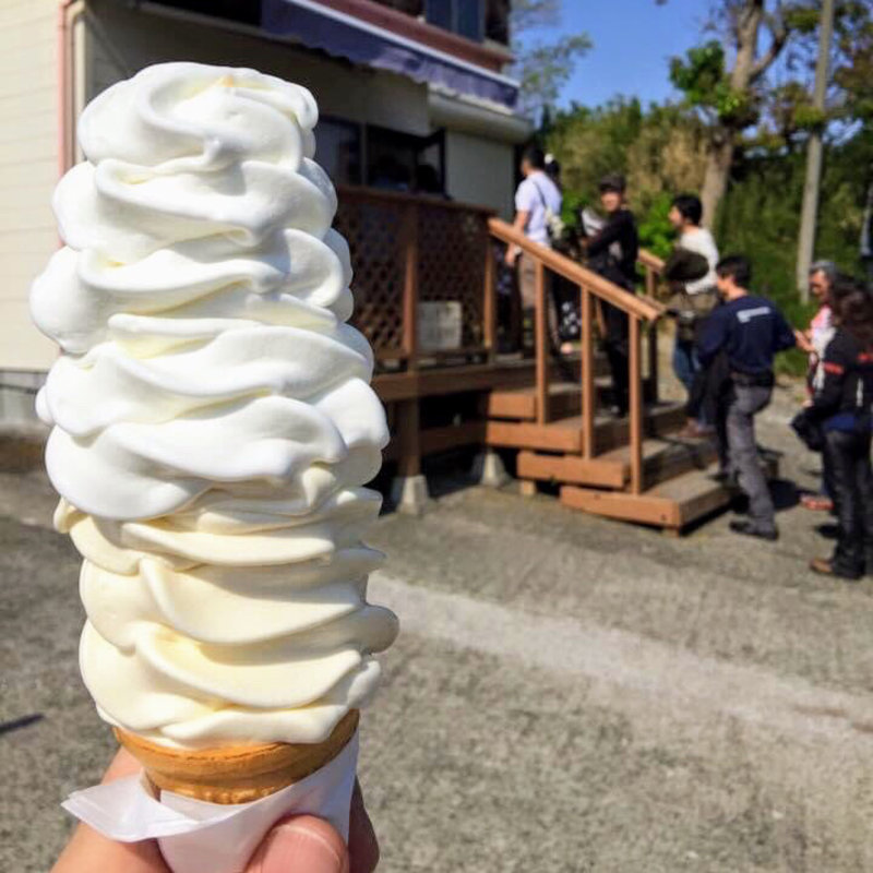 バナナ×ミルクミックスソフトクリーム(よこすか関口牧場)