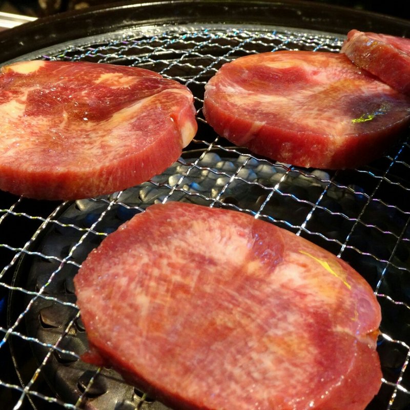 厚切り牛タン(レモホル酒場×Mr.チージュ エル京橋店)