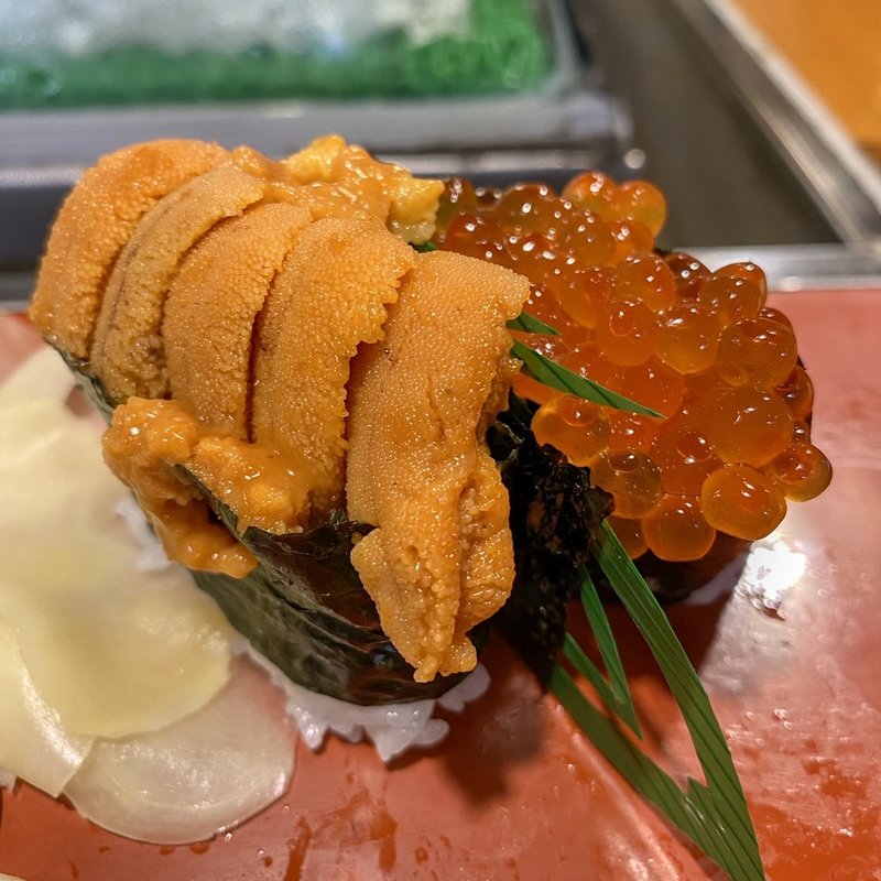ウニといくら(八方寿し （はっぽうずし）)