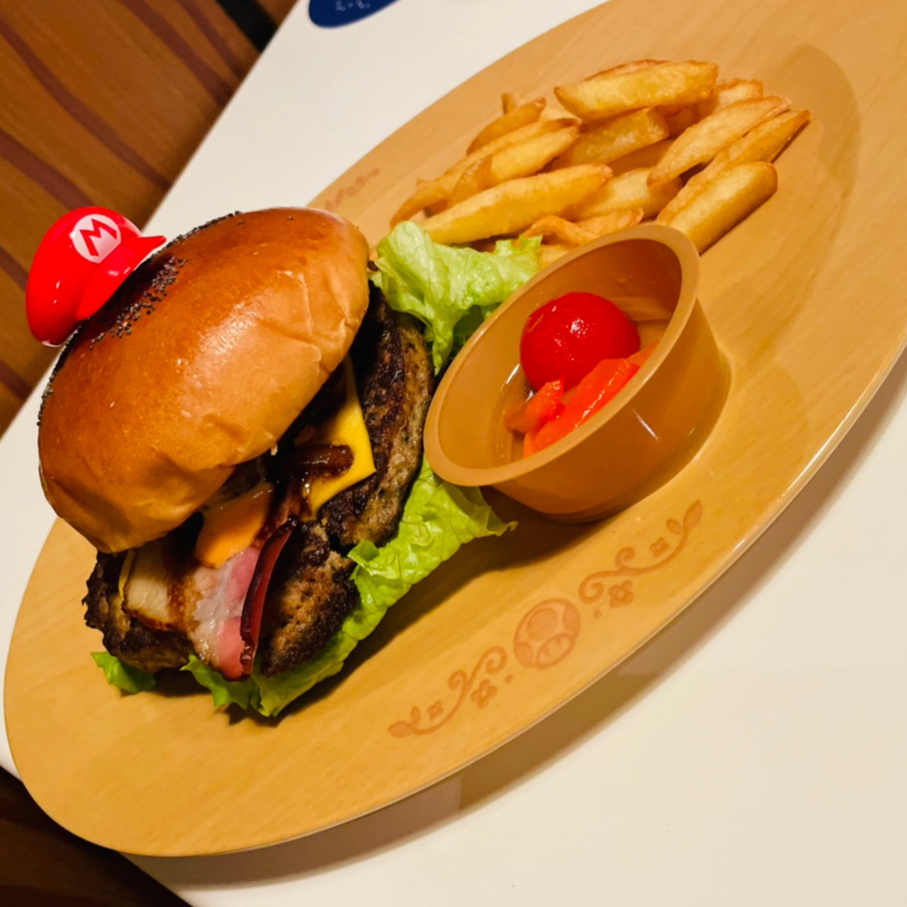 マリオ・バーガー ～ベーコン＆チーズ～ (ユニバーサルスタジオ