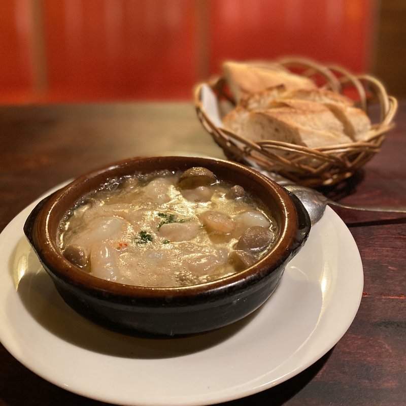 海老たっぷりアヒージョ(昭和レトロ酒場 元ミートルズ)