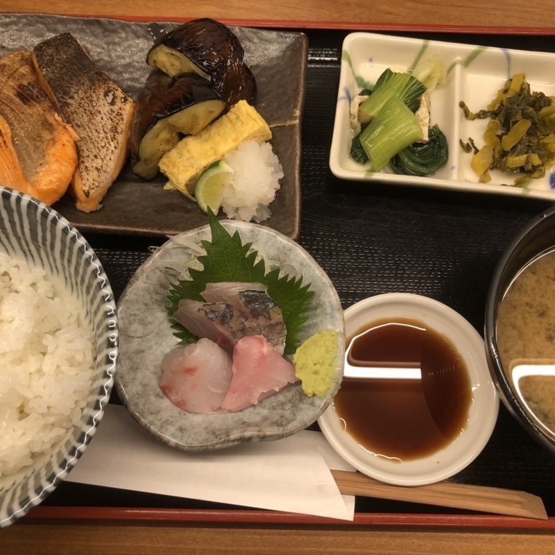 焼魚とお刺身定食(中俣酒造 茂助)