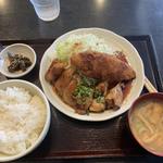 日替り　生姜焼き、メンチカツ(居酒屋かけはし)