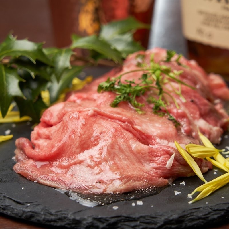 新潟和牛のレアカルパッチョ(ぶれゑめん)