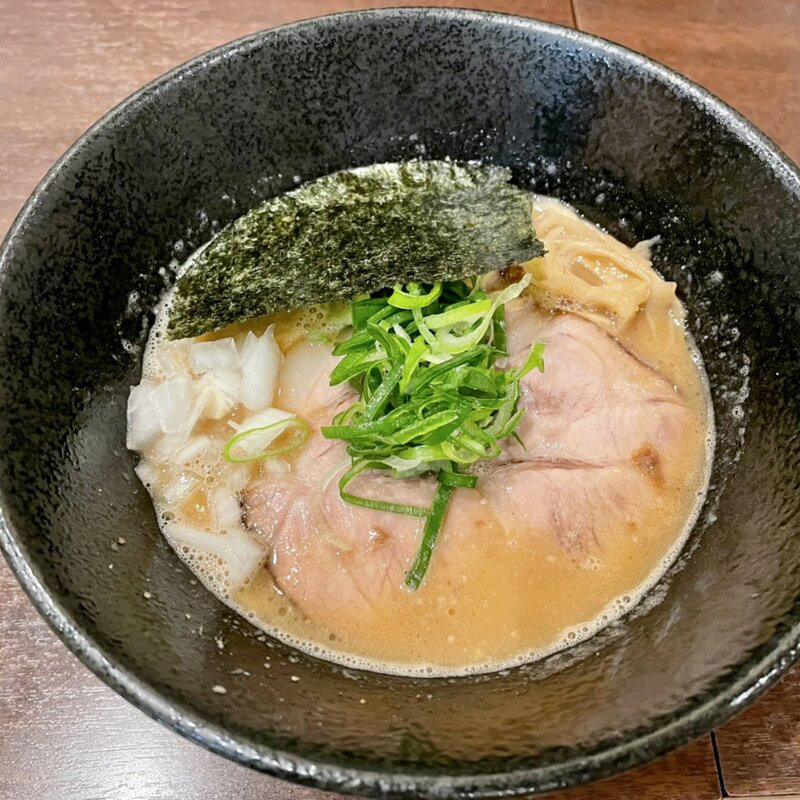 醤油とんこつらー麺(らー麺 鉄山靠 （てつざんこう）)