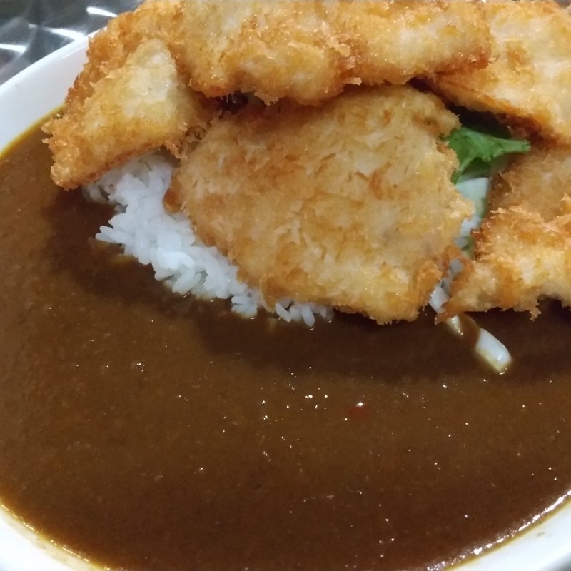 山盛チキンカツカレー(LLキッチン)