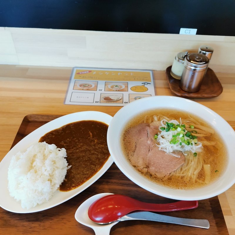 メシケンセット (白醤油(大)＋カレー(小))(大衆食堂 中華そばとおコメのお店 メシケン。)