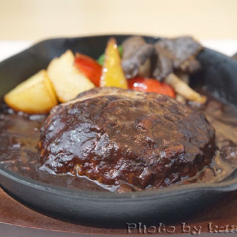 ストウブで仕上げるハンバーグステーキ黒ハヤシソース(ハーモニー)
