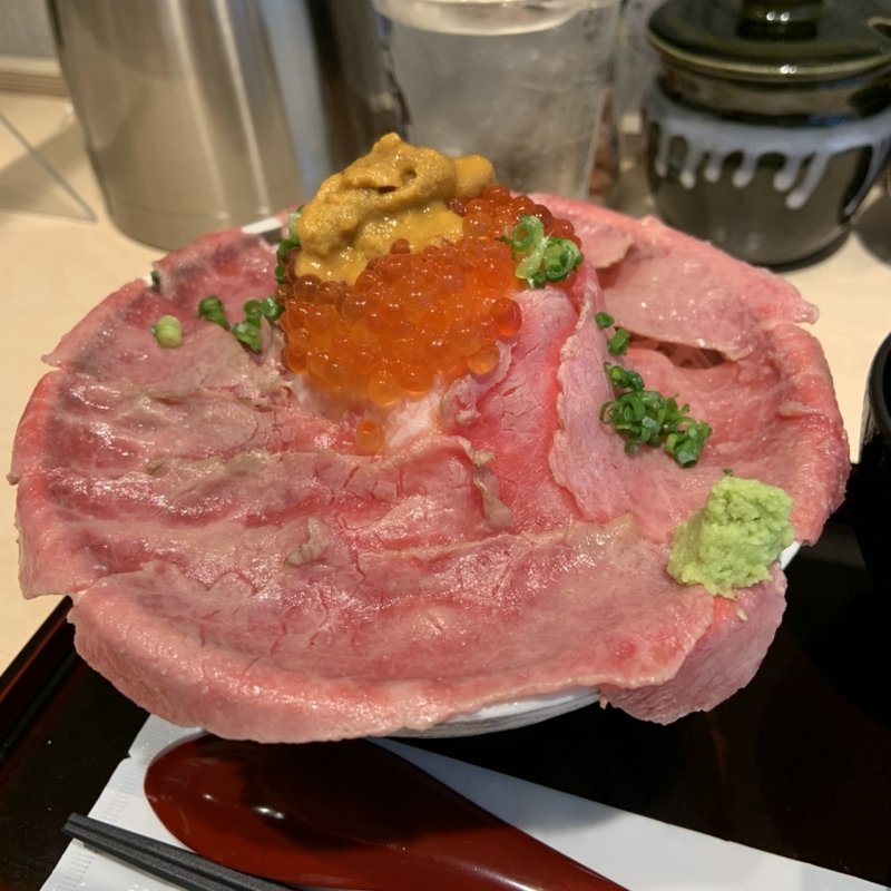 黒毛和牛 肉ドレス海鮮丼(吉祥寺 肉ドレス海鮮丼 高田馬場店)