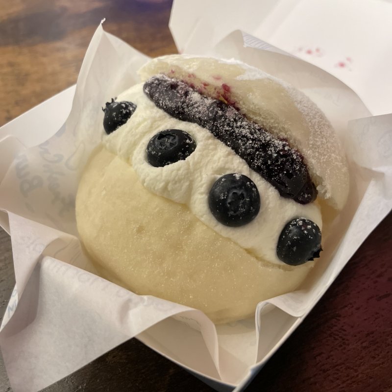 生クリームバーガー・ブルーベリー(グッドモーニングテーブル横浜高島屋店)
