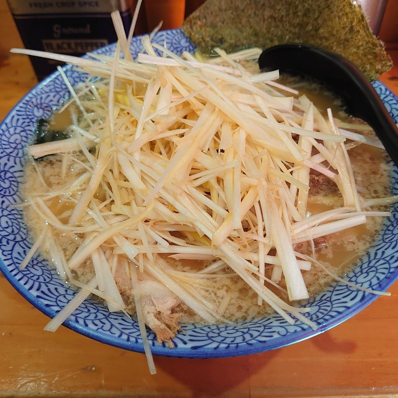 ネギチャーシューメン(豚骨醤油 蕾)