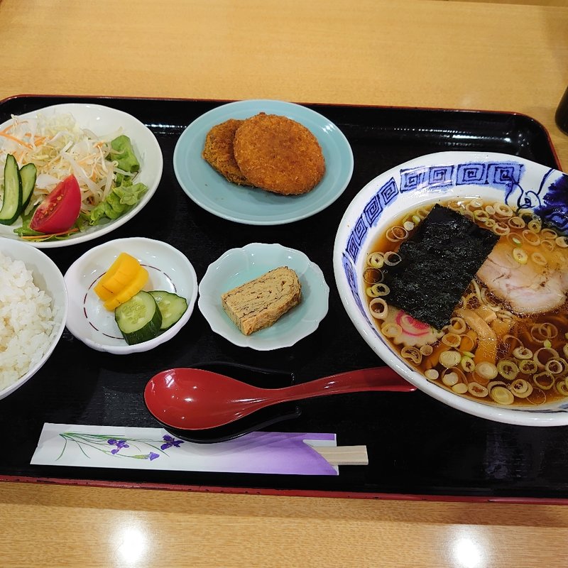 ランチセット(半醤油ラーメン＋黒毛和牛メンチ･カニクリームコロッケ)(そば路 )
