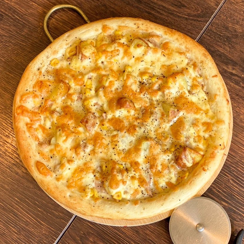 ツナマヨとポテト、コーンのクリームPizza(カズハナ （KAZUHANA）)