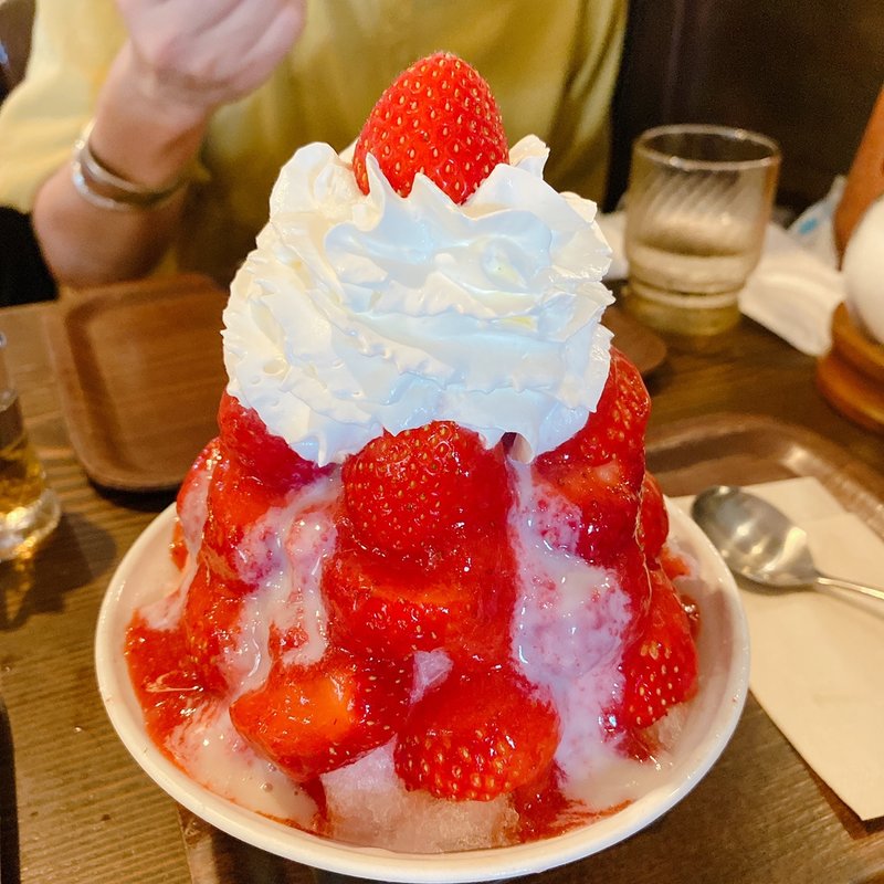 生いちごスペシャル氷(珈専舎たんぽぽ （こうせんしゃ たんぽぽ）)