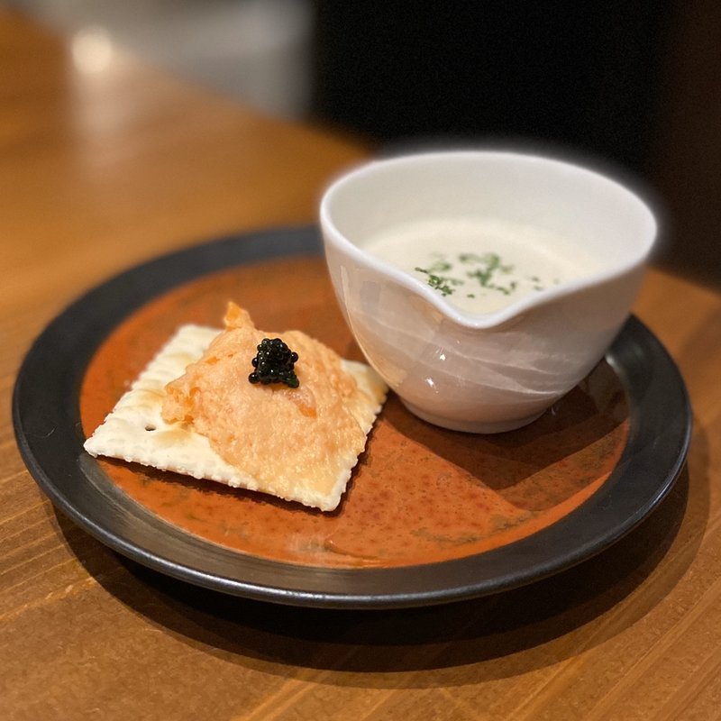 お通し(白菜のスープとスモークサーモンのムース)(エテルノ （ETERNO）)