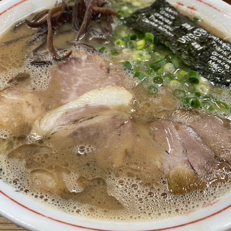 赤いとんこつラーメン(山下商店 （やましたしょうてん）)