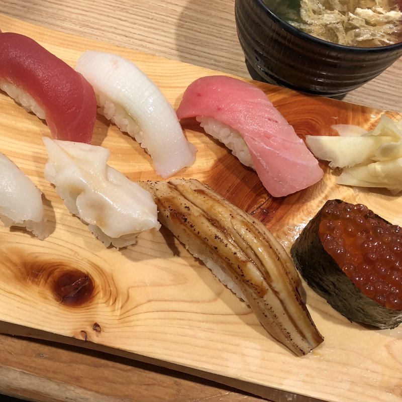 お得な握りセット(築地魚河岸まぐろ一代 ecute上野店)