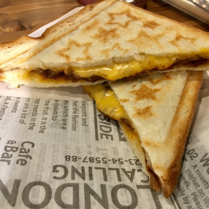 カレーチーズホットサンド(リュミヌー コーヒー （Lumineux Coffee）)