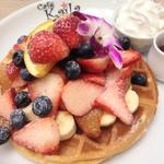 カイラ・オリジナル・ワッフル（トッピング全部のせ）(Cafe Kaila 表参道店 （カフェ・カイラ）)
